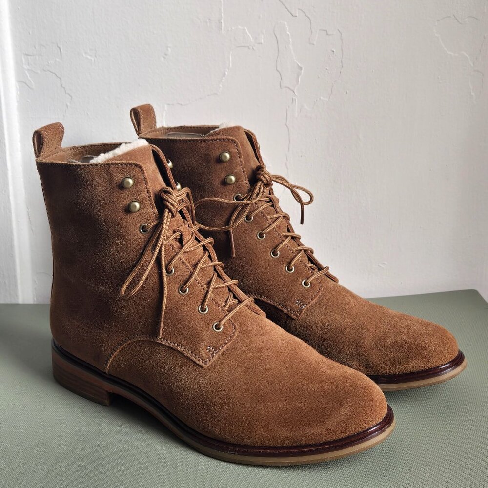 Clarks Women's Tan Lace-Up Boots with Fur Lining